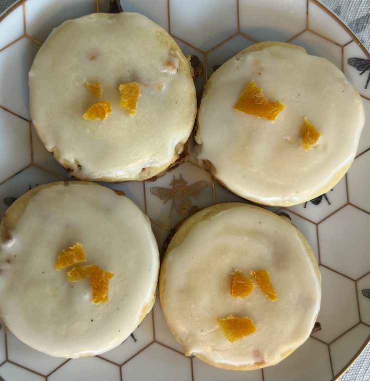 Glazed mango chunk shortbreads on a honeycomb bee plate